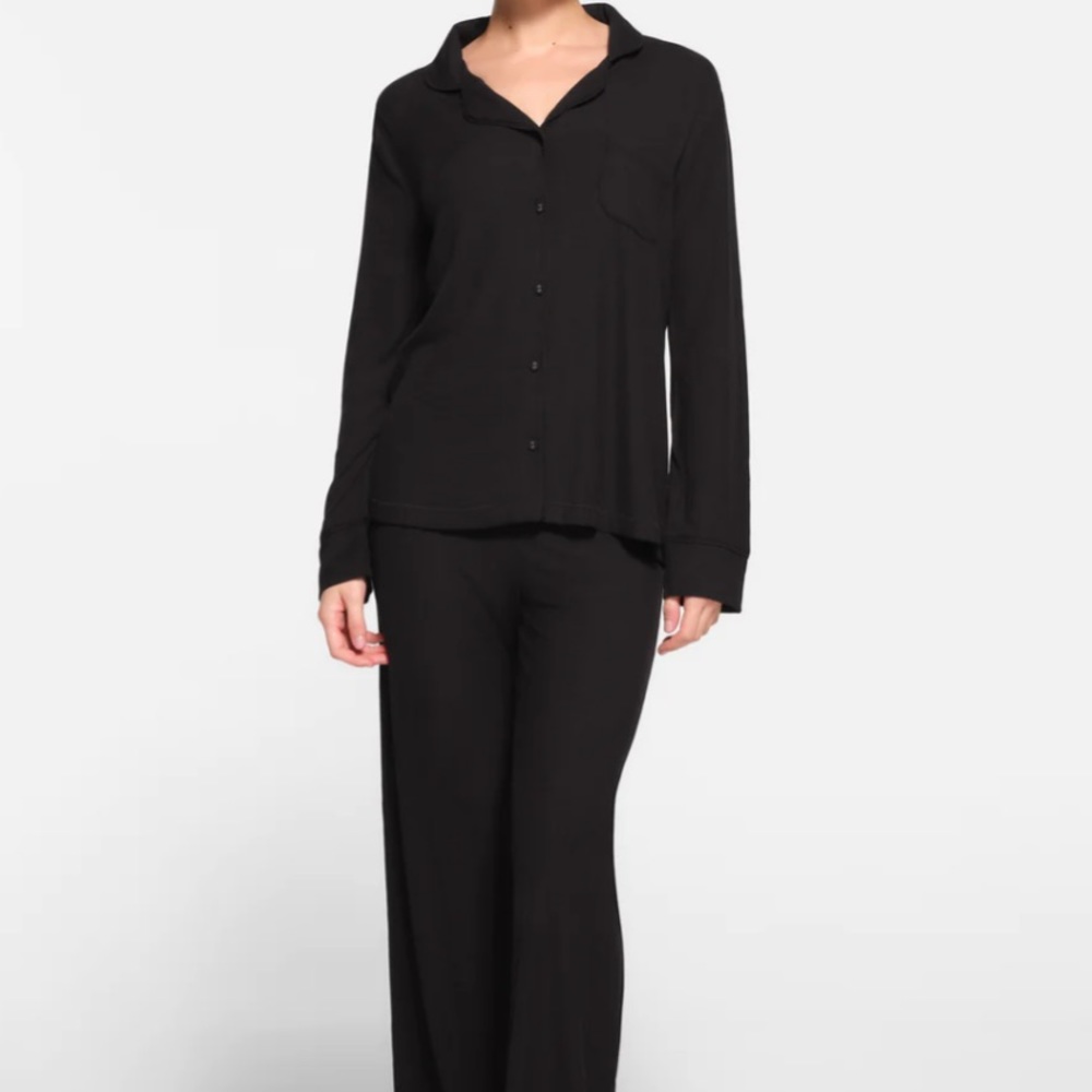 Skims PJs set in onyx